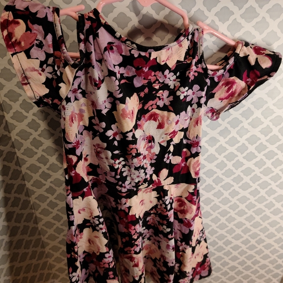 2 dresses - Picture 7 of 9